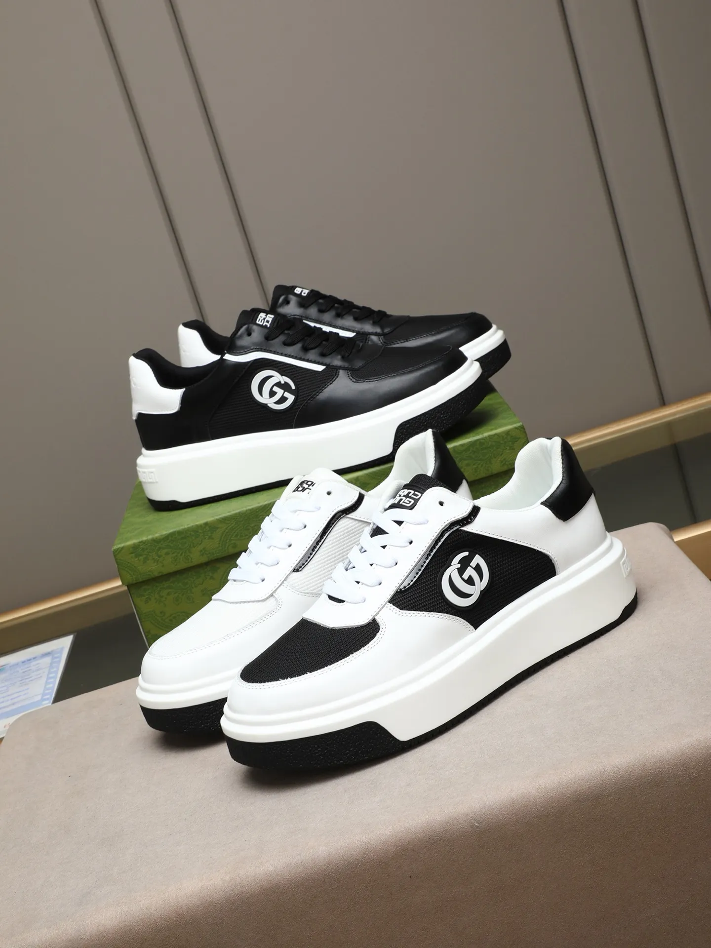 Men's shoes 💰480 New men's shoes GUCCI Fashion trend Made of first-layer calfskin ➕ washed sheep lining! The foot feels super comfortable and the workmanship is impeccable. Foam ultra-light outsole, size: 38-44 (45 customized) 3 colors to choose from!